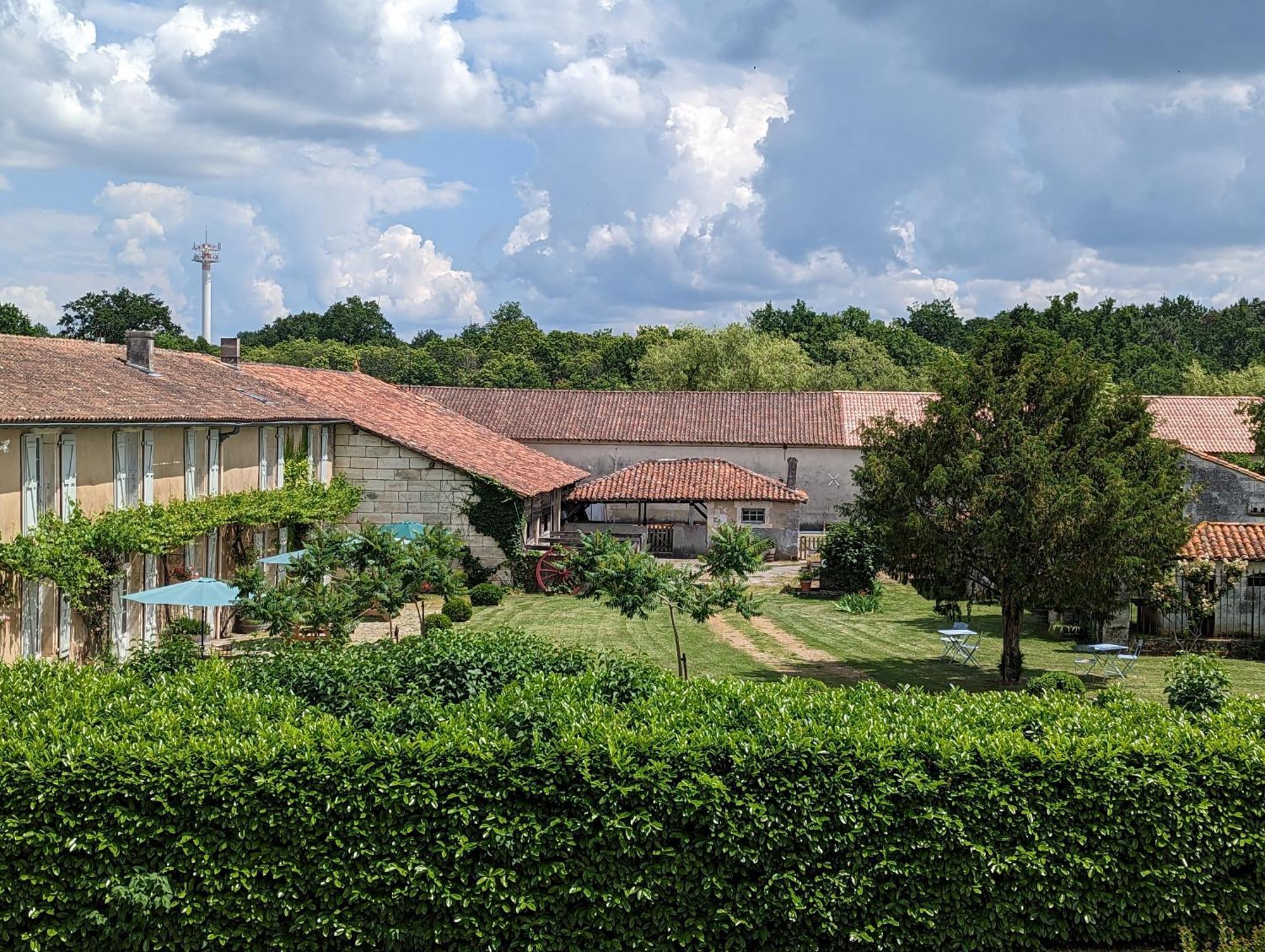 Bed and Breakfast Domaine Du Faure Chadurie Екстер'єр фото